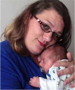 Бебето Лиъм и неговата майка
