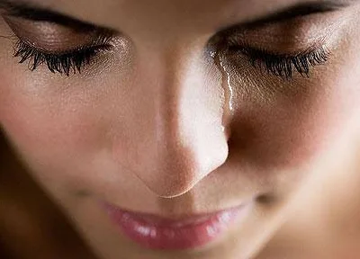 Жена със сълзи
